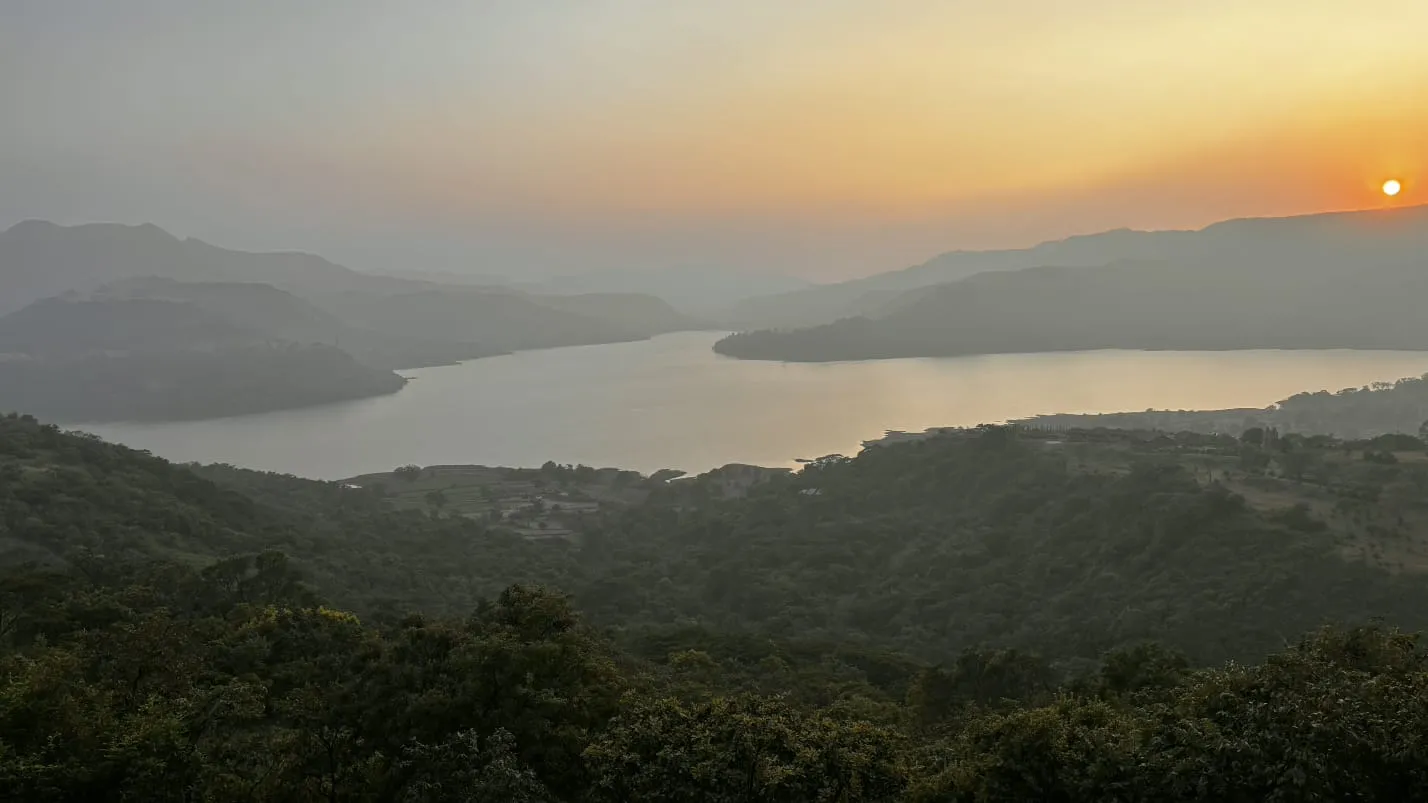 hillcrest meadows premium lake view farmhouse plots in mulshi