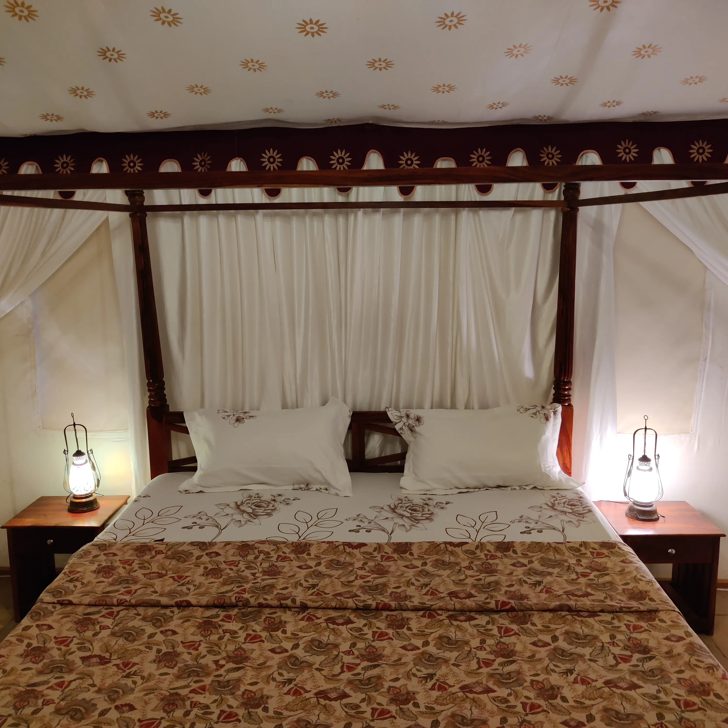 1 Acre Glamping Resort For Sale – 7kms from Lavasa City, 22 kms from Varasgaon-Panshet Dam with 4 luxury rooms & separate room, kitchen, store room for staff. Single Owner 7/12 Clear Title Property.