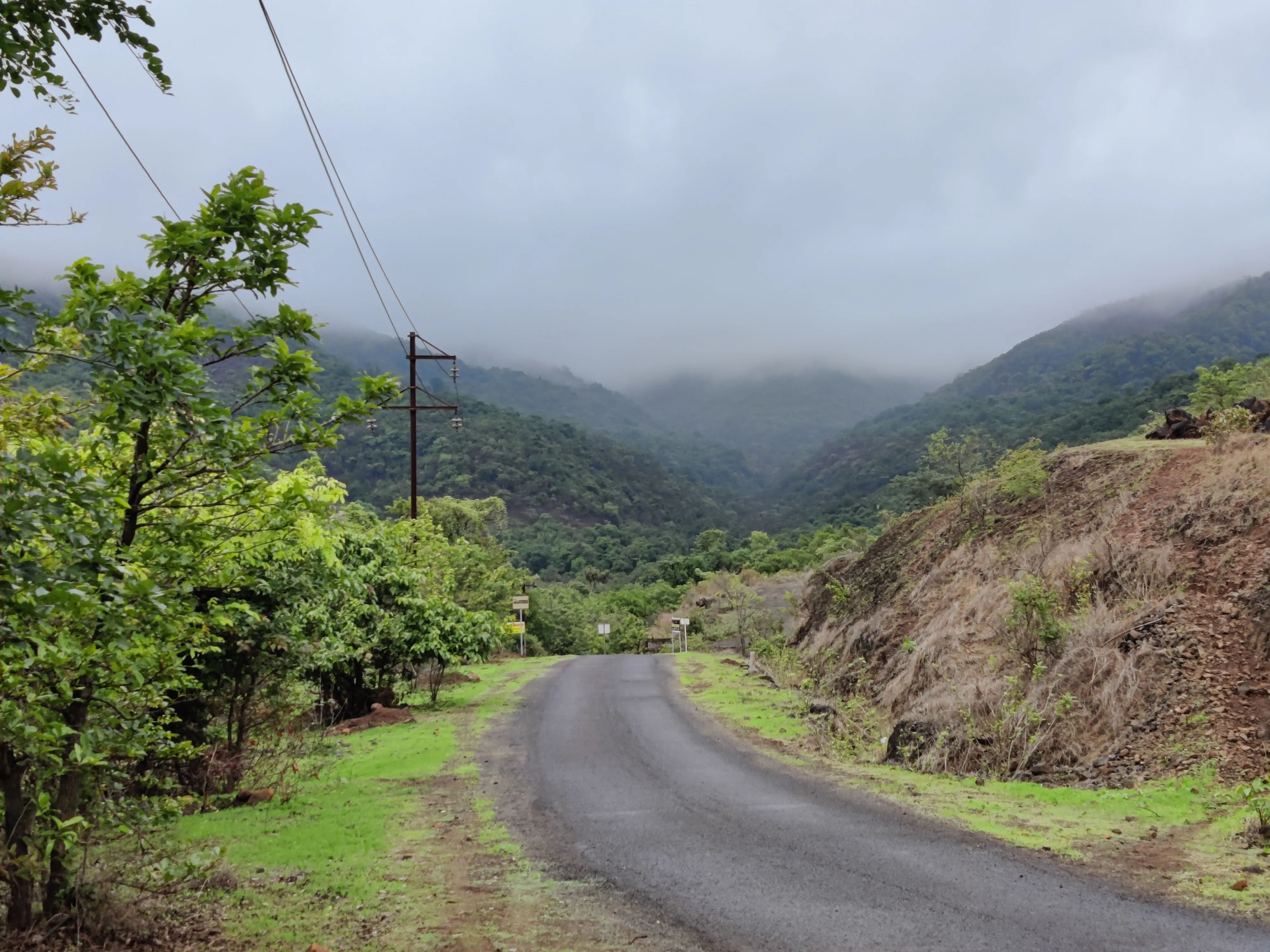 1 Acre Glamping Resort For Sale – 7kms from Lavasa City, 22 kms from Varasgaon-Panshet Dam with 4 luxury rooms & separate room, kitchen, store room for staff. Single Owner 7/12 Clear Title Property.