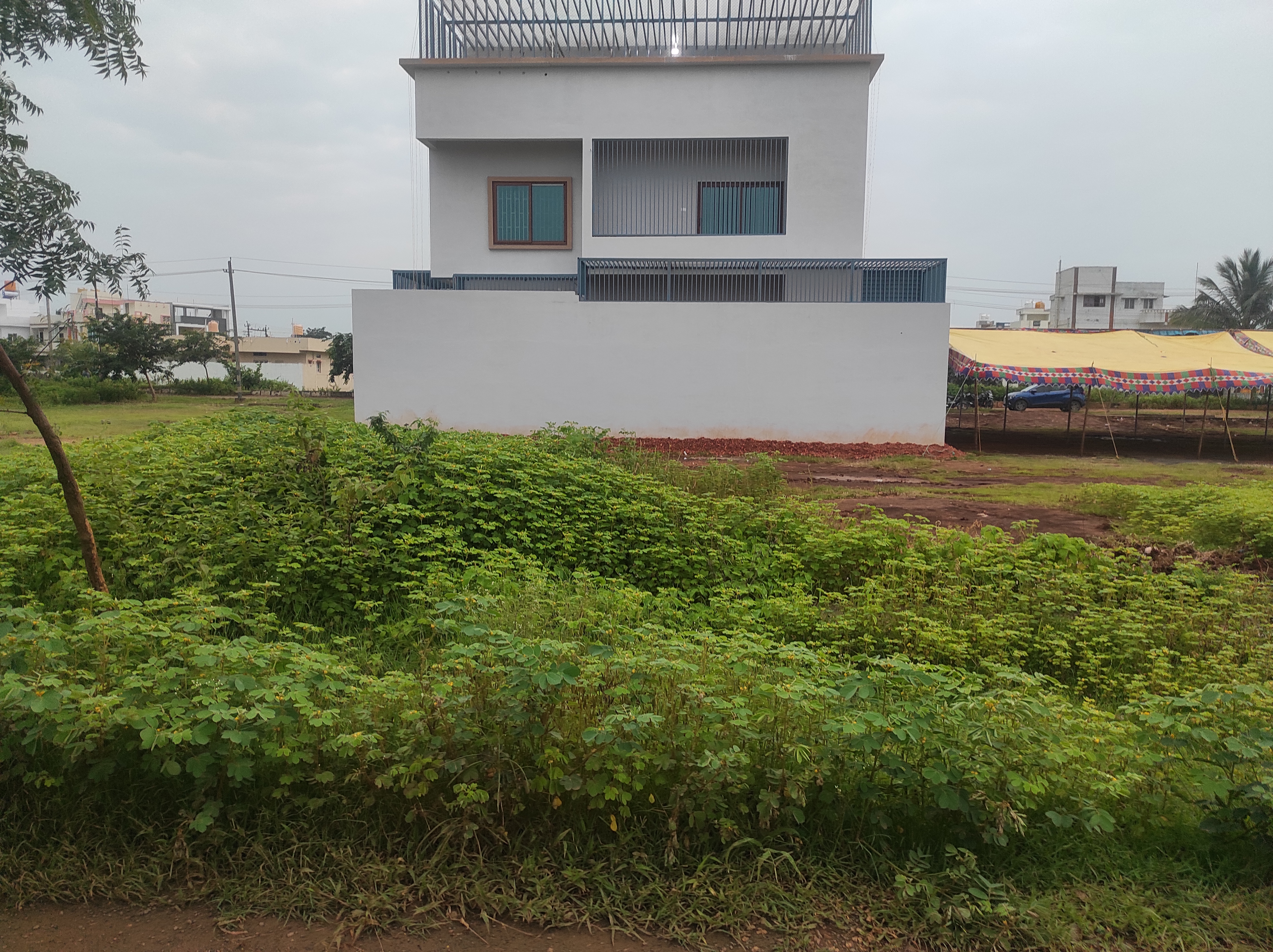 East facing premium plot for sale in KHB - Phase 1, Ranebennur. It is well developed residential layout. Very near to bypass and Engineering College in Ranebennuru