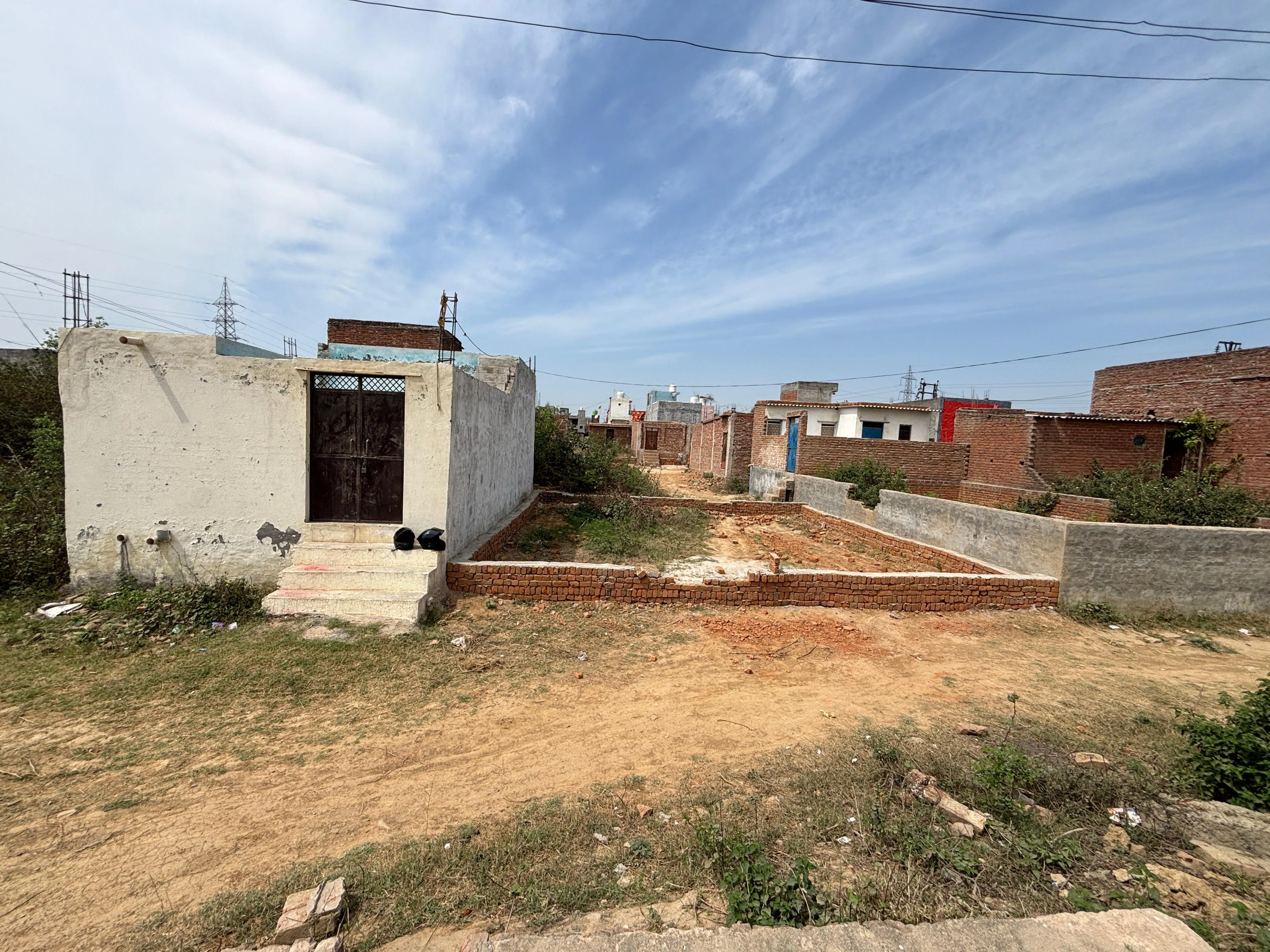 Corner Plot (L-Type) 60 Gaj for Sale – Gold City, Loni